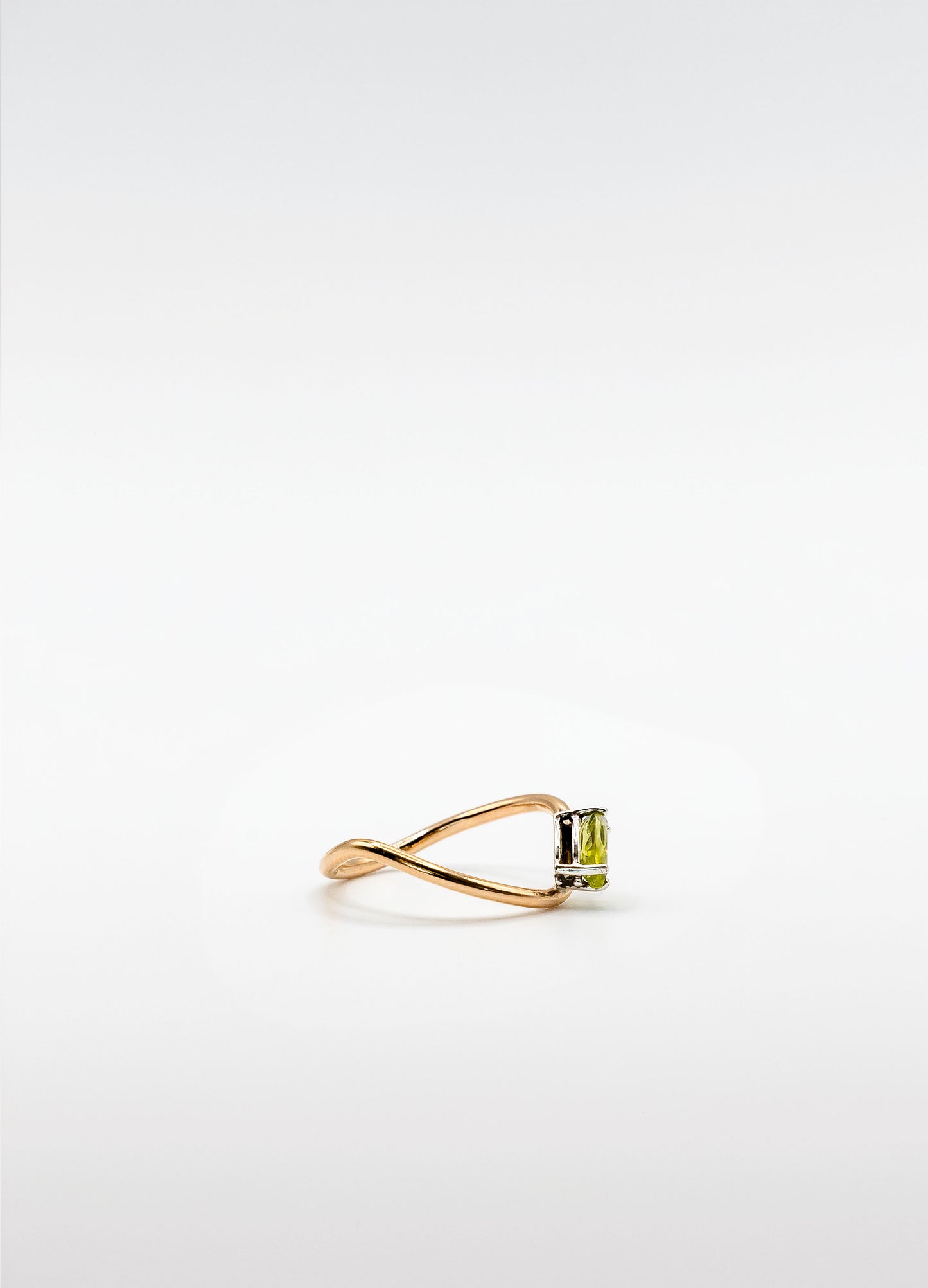 Leo ring