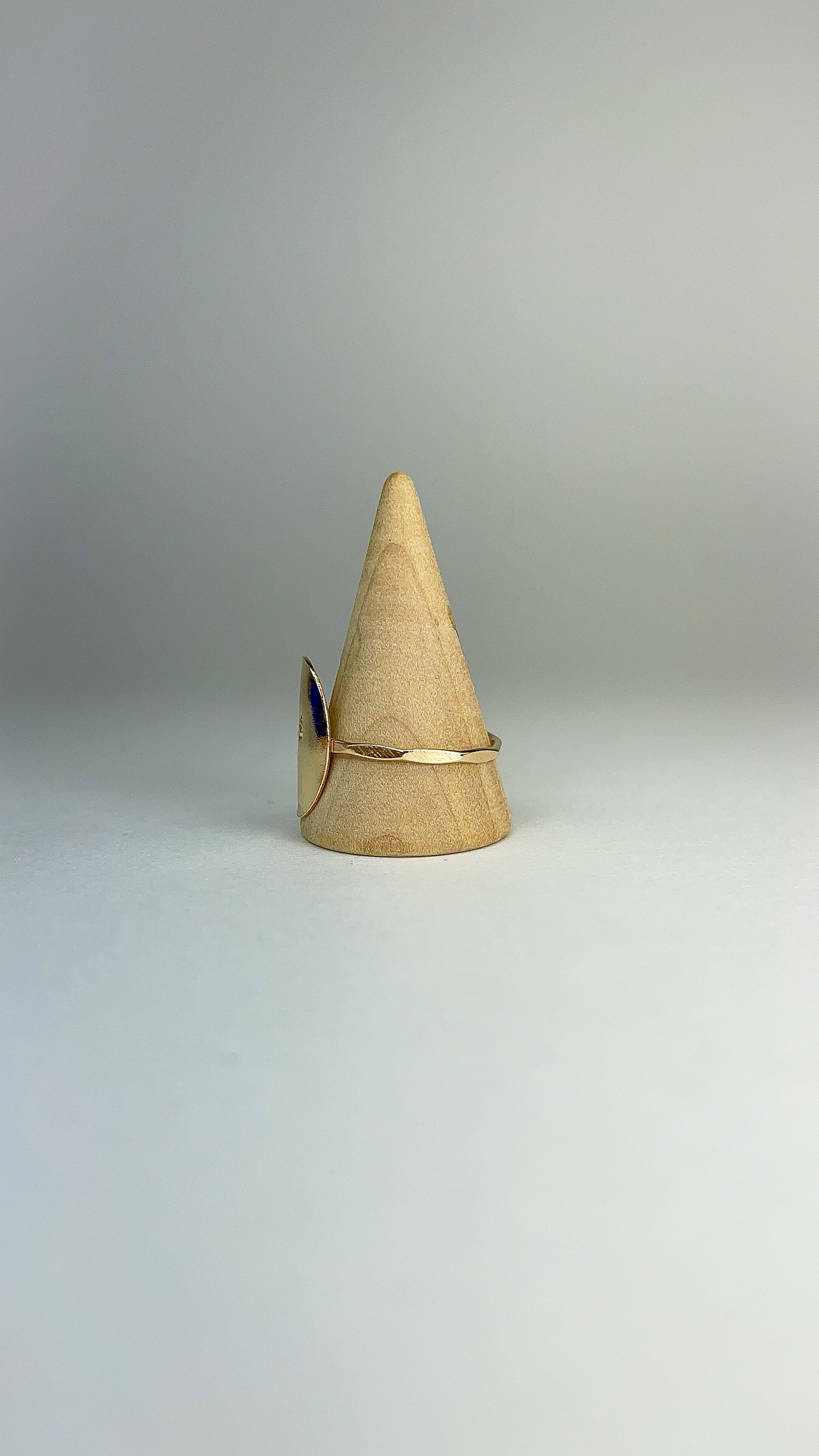 Oval initial ring